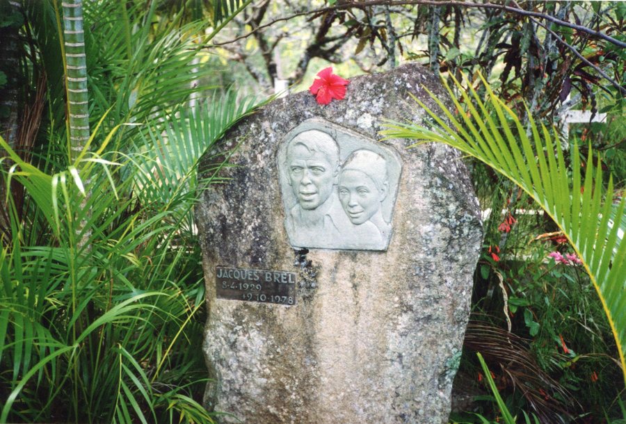 La tombe de Jacques Brel à Atuona