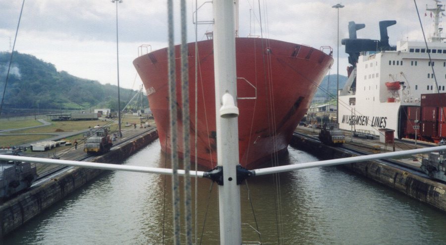 Passage d'une écluse du canal de Panama